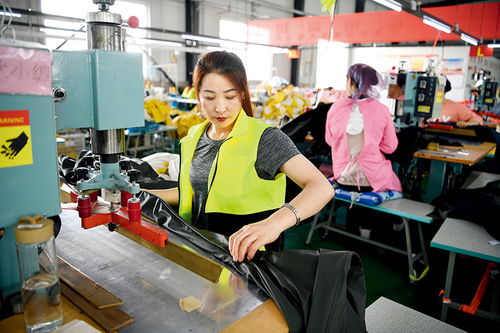 閩寧探路脫貧后協(xié)作 從服裝加工看東西部協(xié)作新機(jī)制